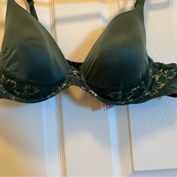 Victoria’s Secret 38C Underwire Bra - Picture 2 of 5